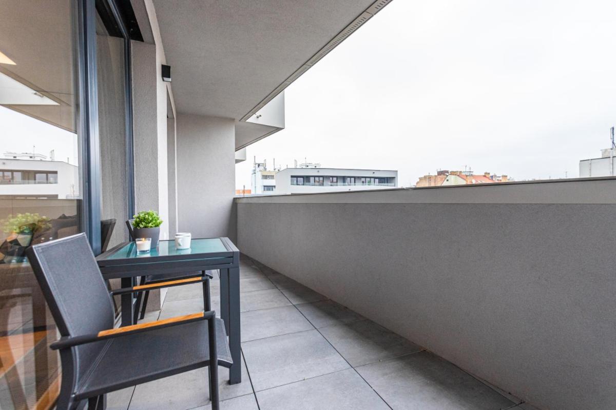 Apartment Oscar With Garage Prag Exterior foto