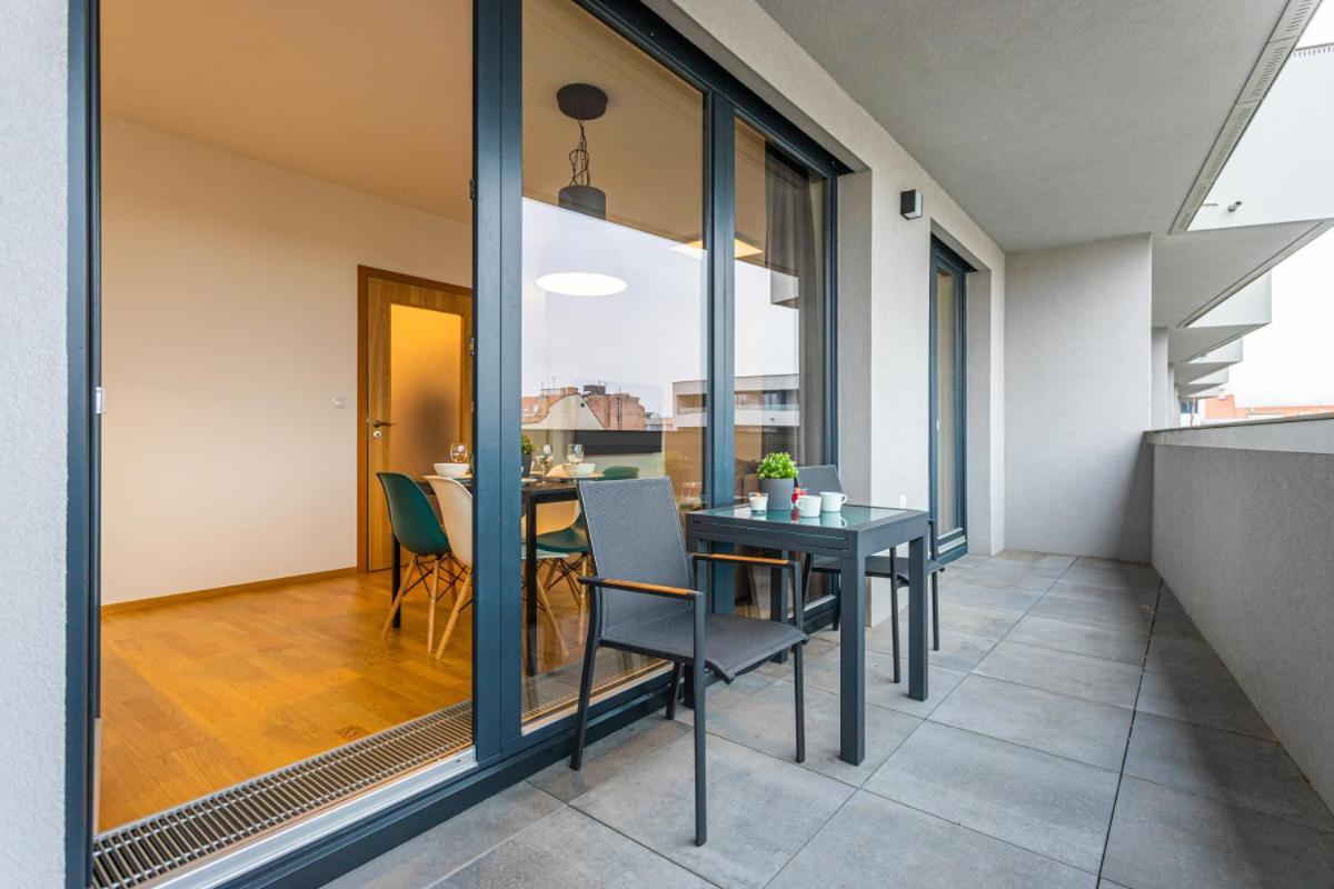 Apartment Oscar With Garage Prag Exterior foto